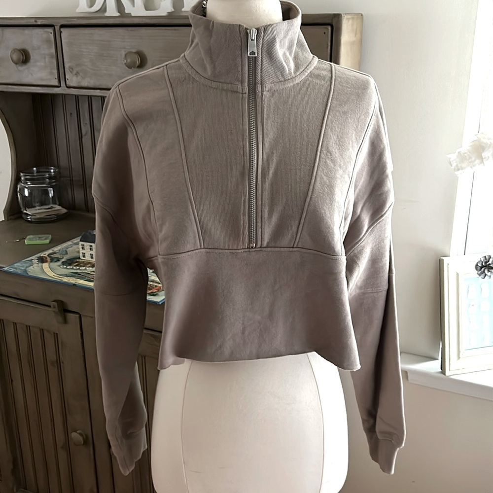 Garage long sleeved cropped top
